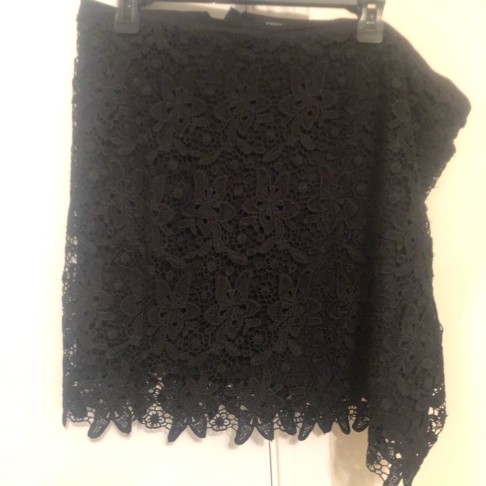 Trendy black skirt with flower cut outs